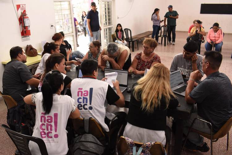 RESISTENCIA: GRAN CONCURRENCIA DE VECINOS A LOS OPERATIVOS BARRIALES PARA LA INSCRIPCIÓN AL SUBSIDIO ENERGÉTICO NACIONAL