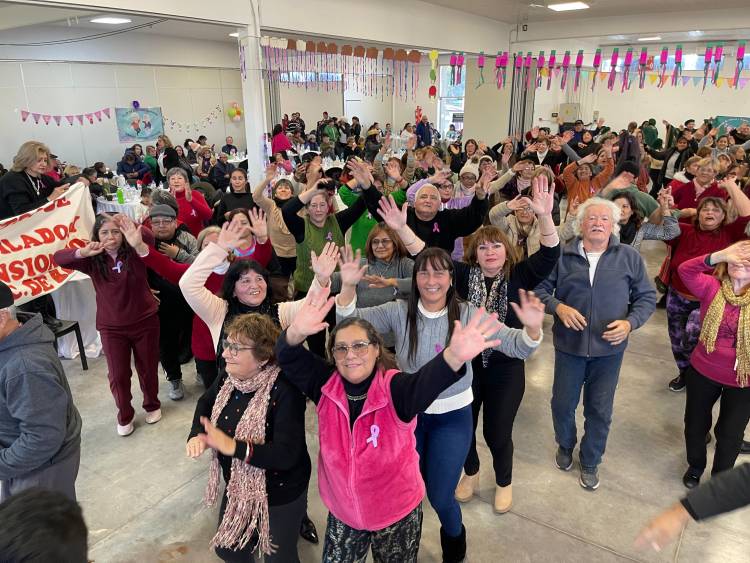 DESARROLLO HUMANO IMPULSÓ LA CAMPAÑA PROVINCIAL DE CONCIENTIZACIÓN DEL BUEN TRATO AL ADULTO MAYOR