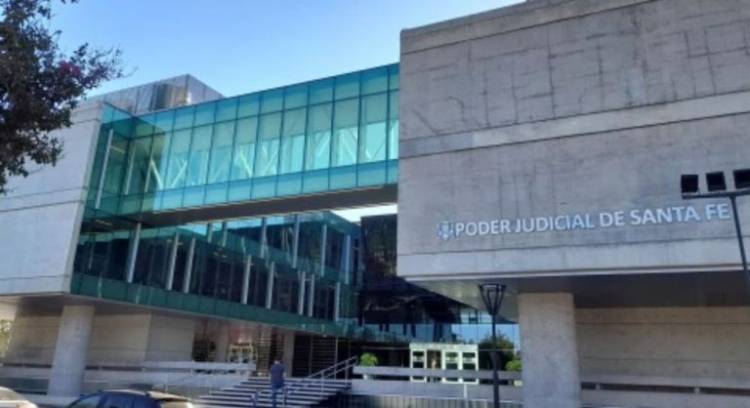 SANTA FE: DETIENEN A CINCO HOMBRES POR VIOLAR A UN CAMIONERO Y GRABAR EL ABUSO